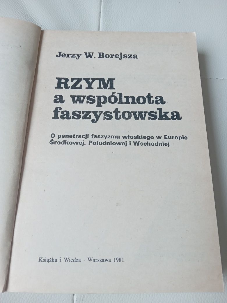 Borejsza Rzym a wspólnota faszystowska