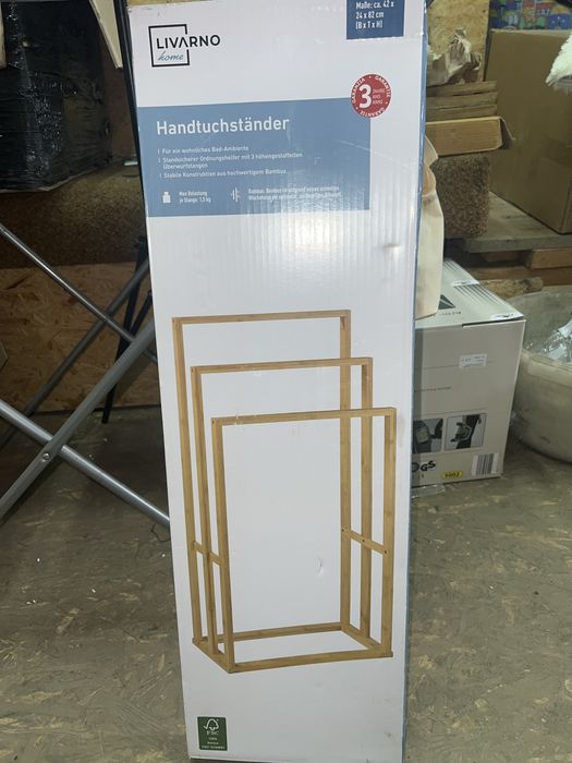 Крута деревяна вішалка для одягу, рушників, білизни