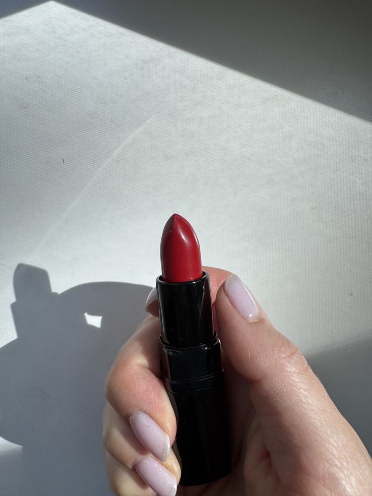 Inglot szminka czerwona 176