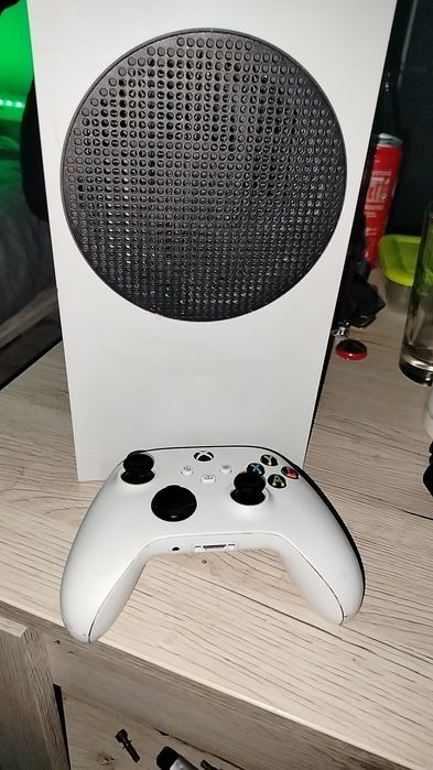 Xbox Series S z oryginalnym pudełkiem + jeden pad
