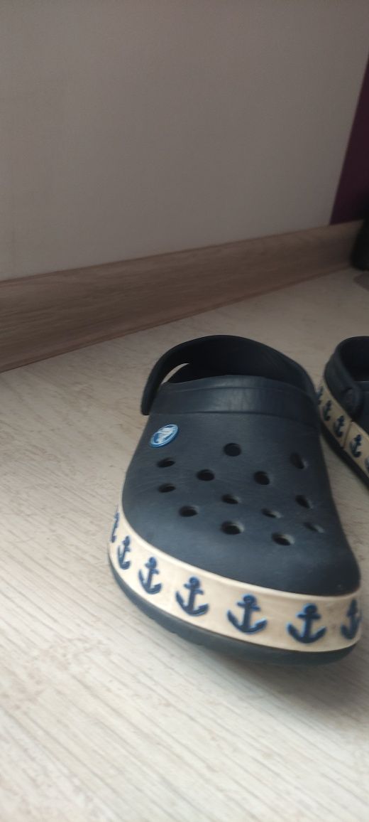 Тємні crocs орігінальні