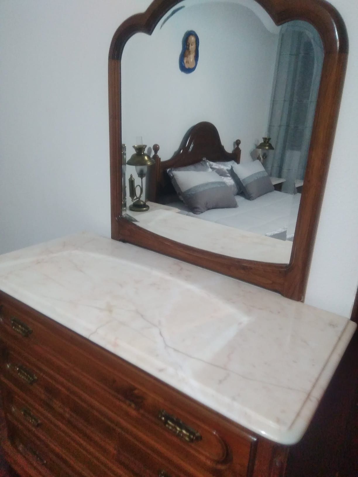 Cama de casal + cómoda em Caravalho (como novo)