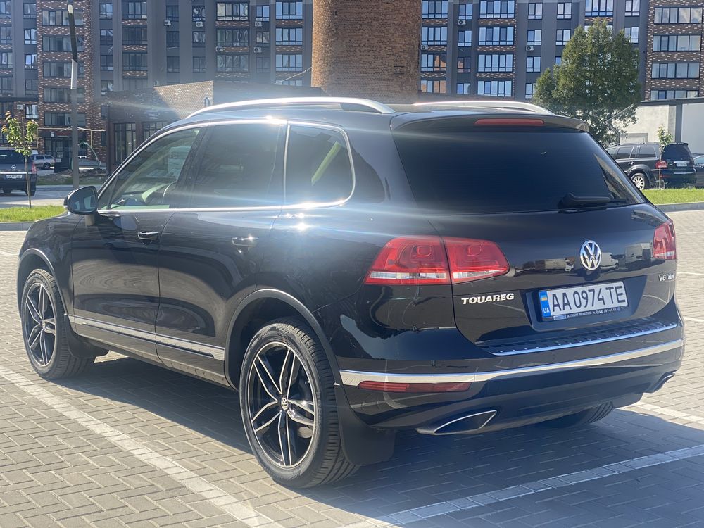 Volkswagen Touareg 3.0-TDI-2017 год.