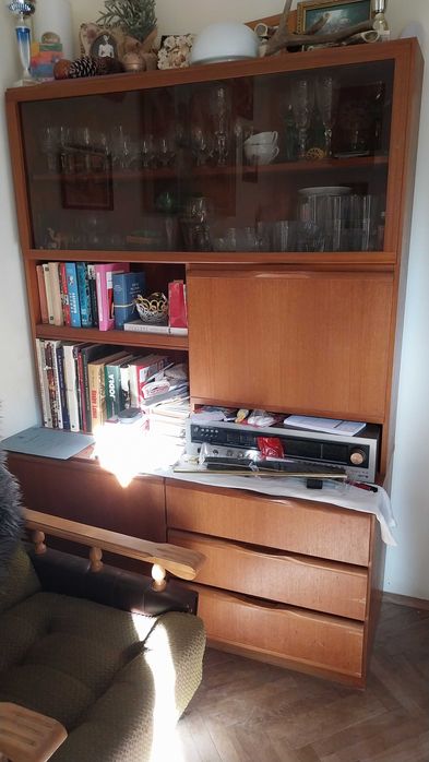 Regal z barkiem i biblioteczką