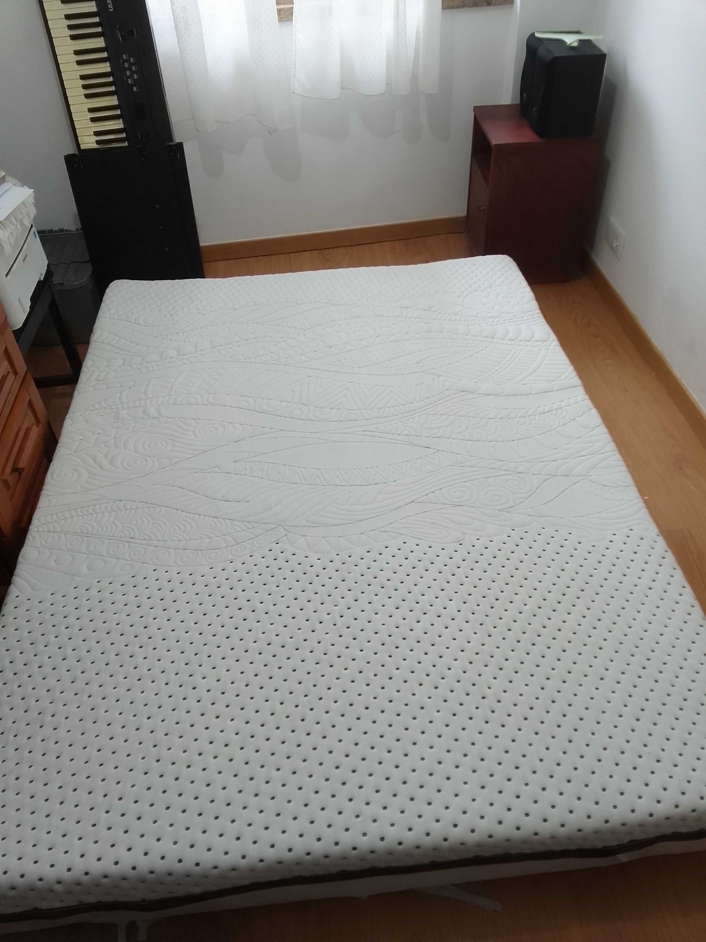 Cama de casal (190 x 140) desmontável com colchão e topper