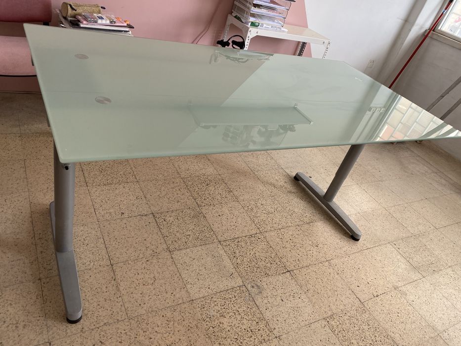 Secretaria Galant Ikea Tampo de Vidro