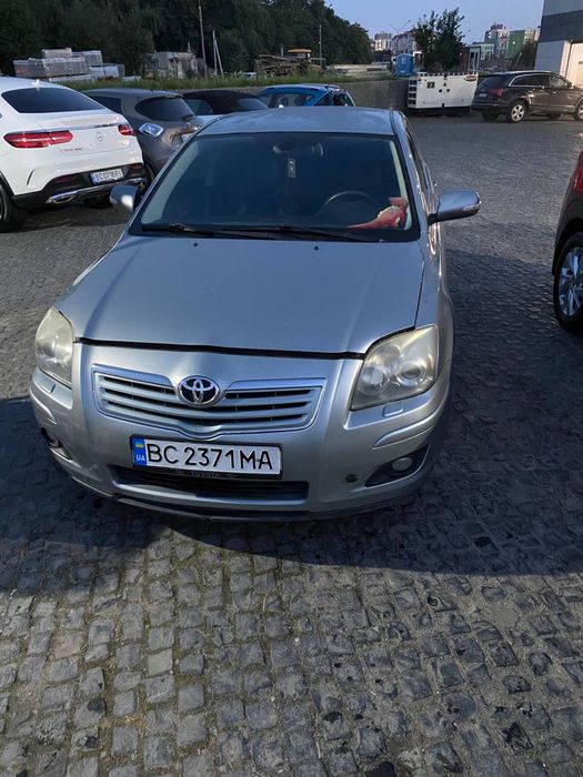 TOYOTA Avensis.