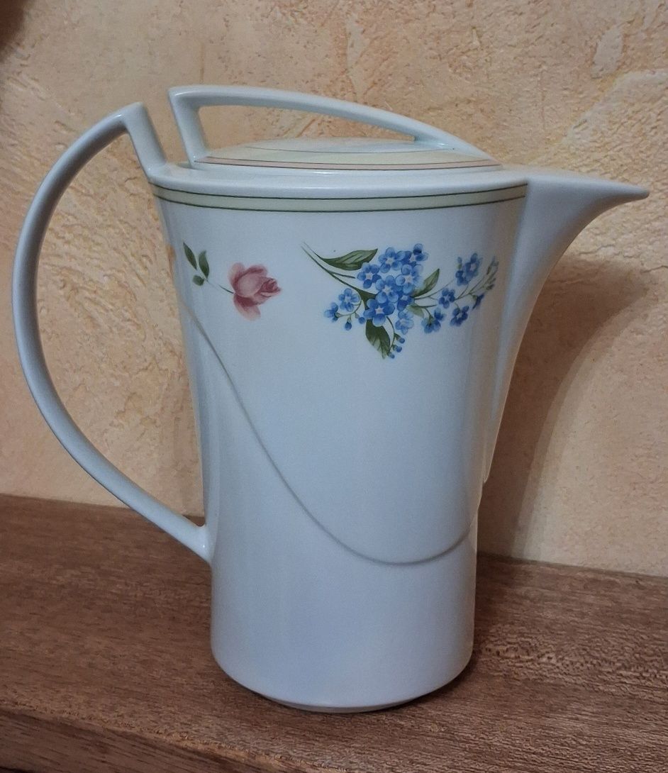 Dzbanek  firmy  Lubiana 1.20 L.