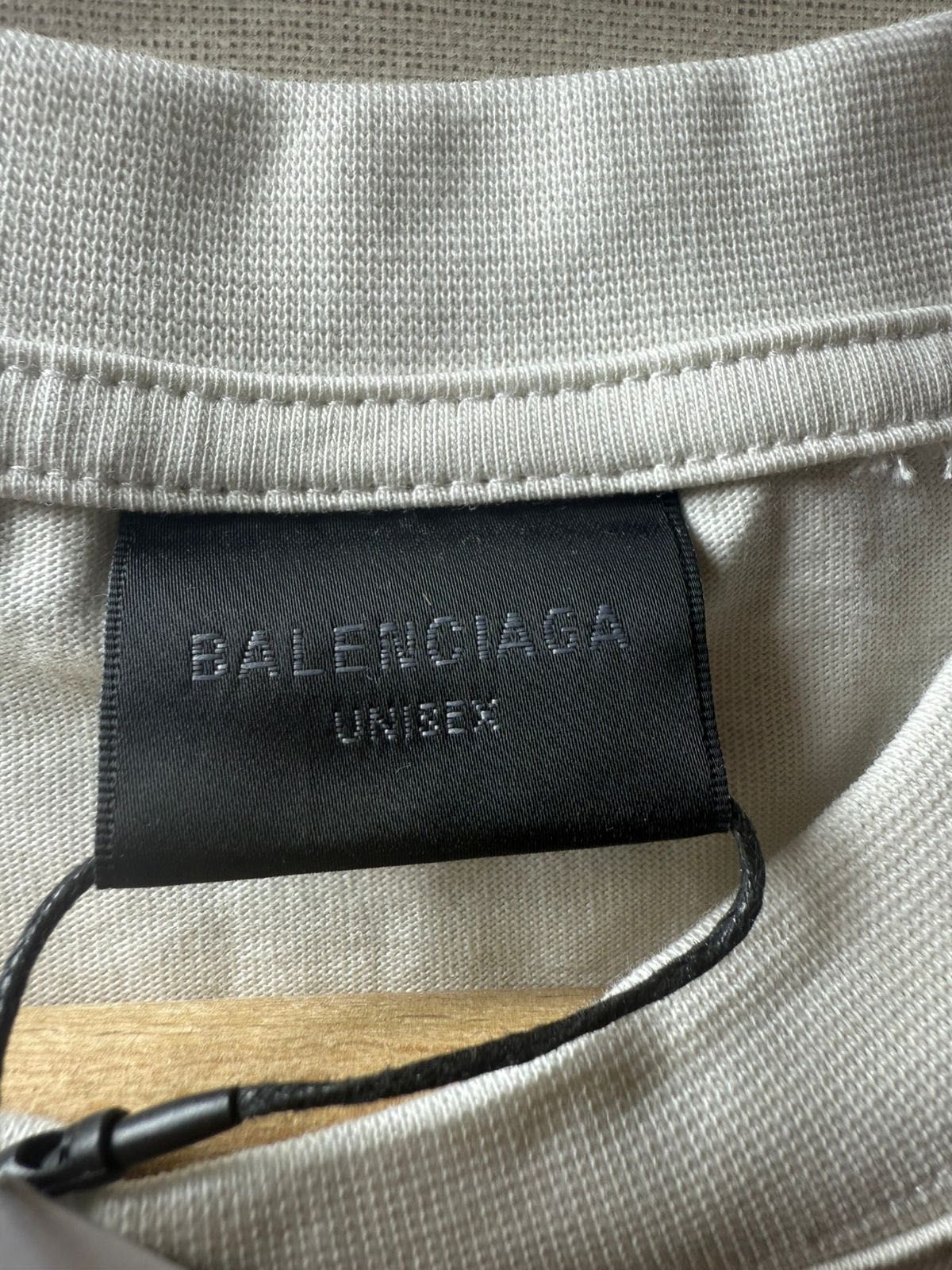 Футболка  стиль Balenciaga оверсайз/футболка унисекс молочного цвета