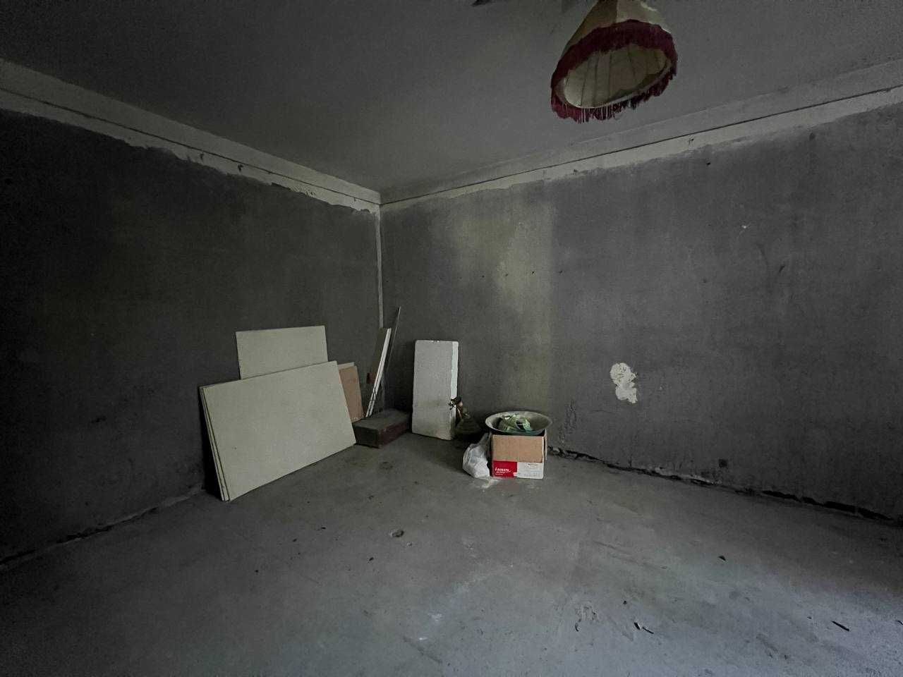 Велика квартира на Каскаді під ремонт