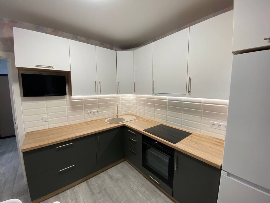 Шукаю дівчинку з якою могла б розділити житло та студентське життя.