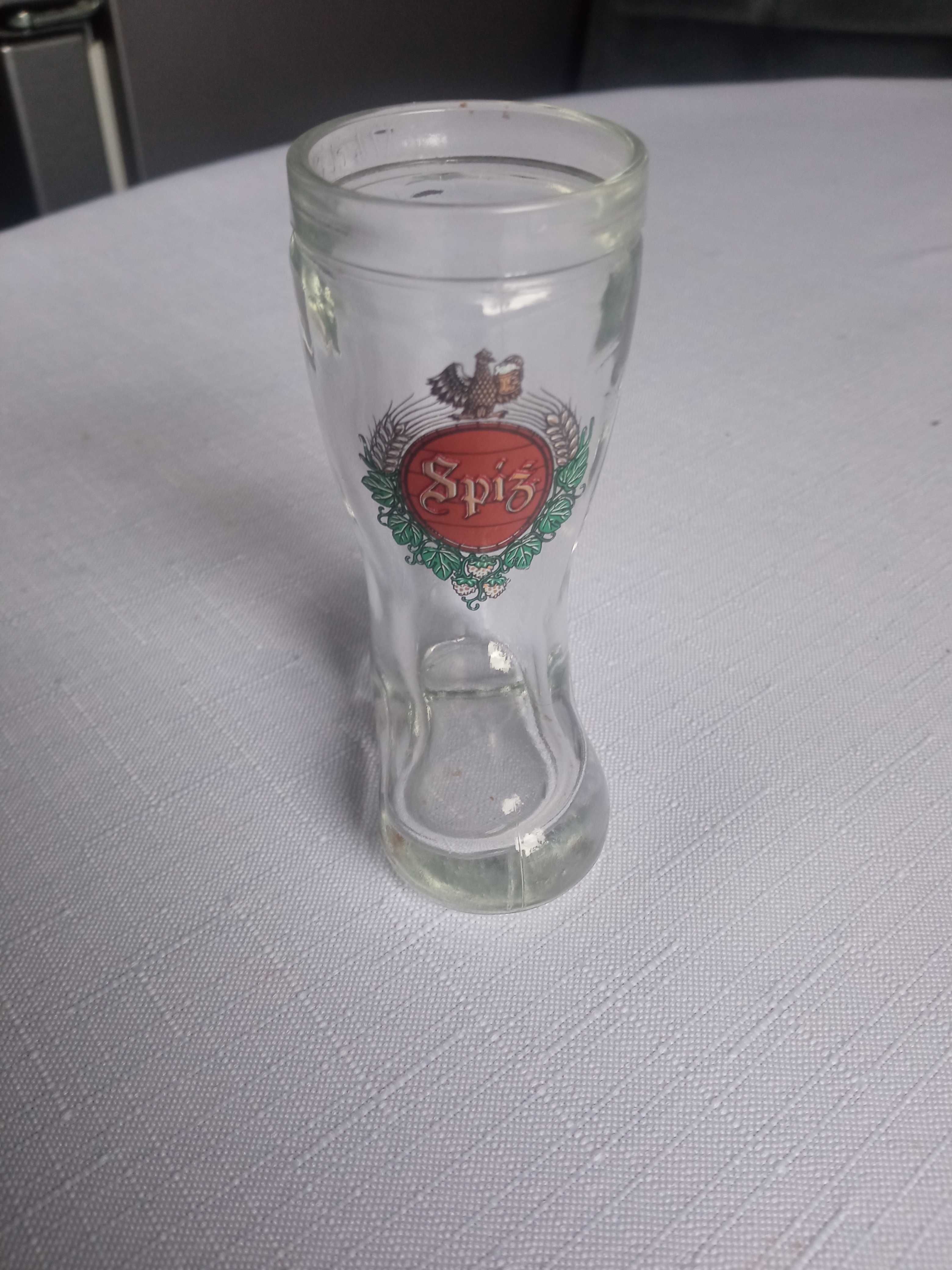 Kieliszki w kształcie buta
