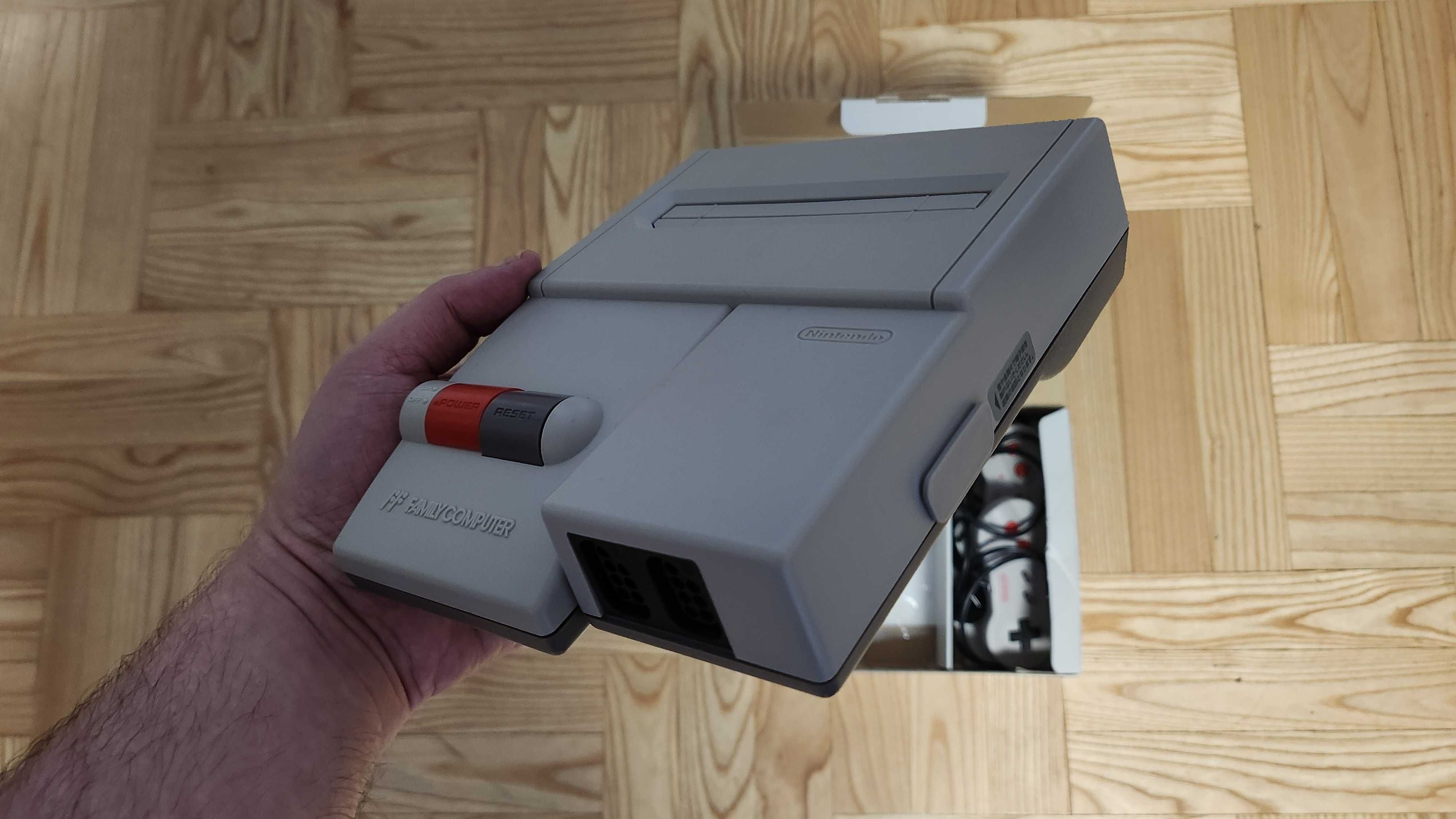 Nintendo AV Famicom (JAPANESE COLLECTOR CONSOLE) Great condition!