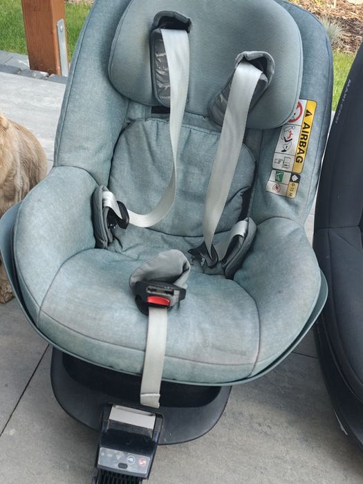 Dwa foteliki Maxi Cosi Pearl + dwie bazy isofix 9-18 kg