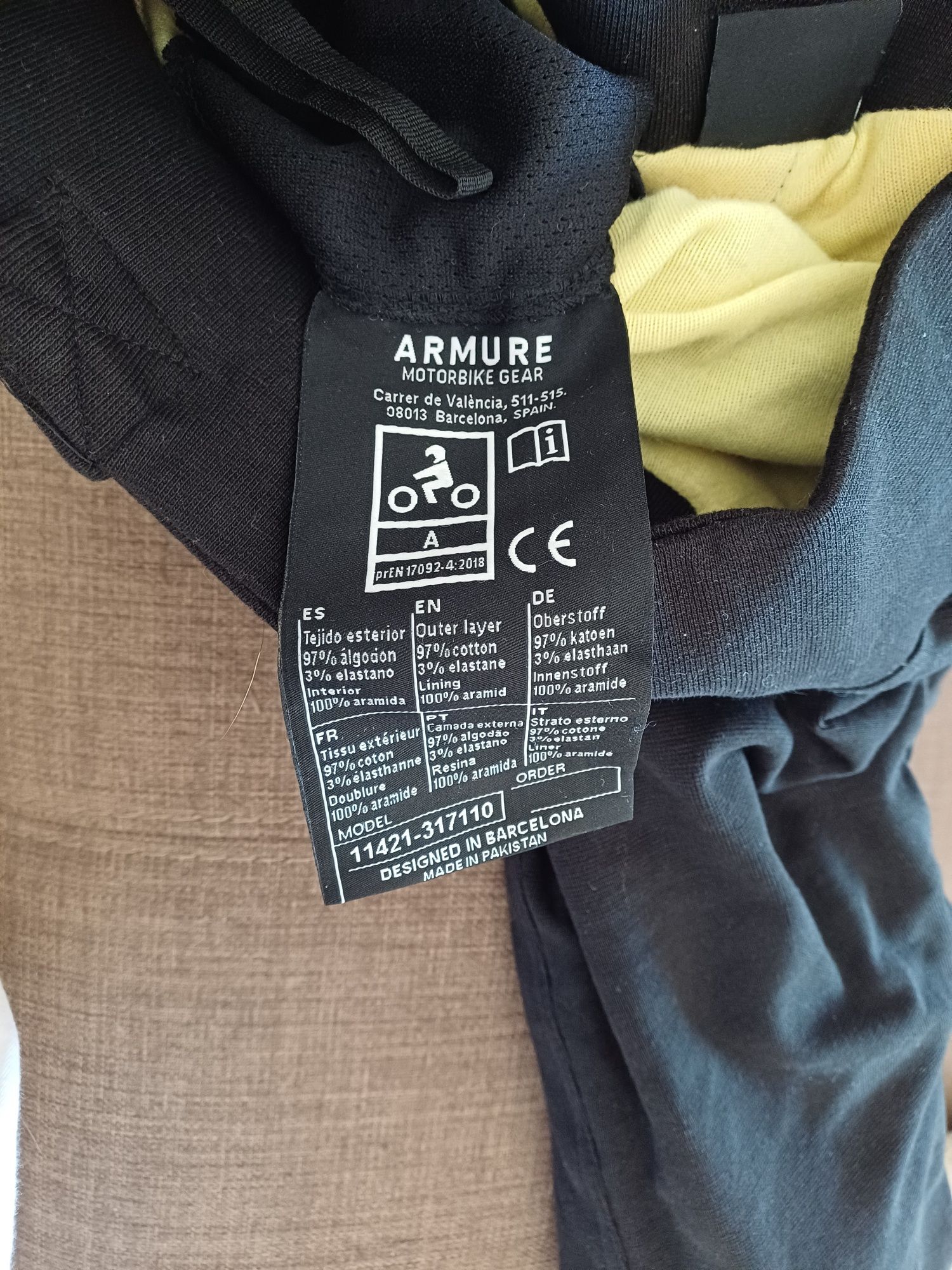 Calças Dainese e Armure para mota