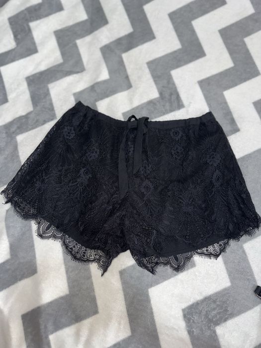 Черные женские шортики с кружевом