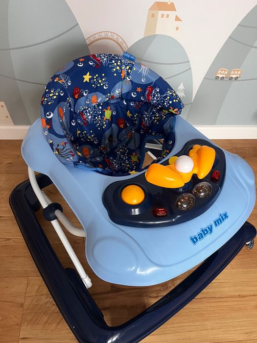 Chodzik dziecięcy z kierownicą