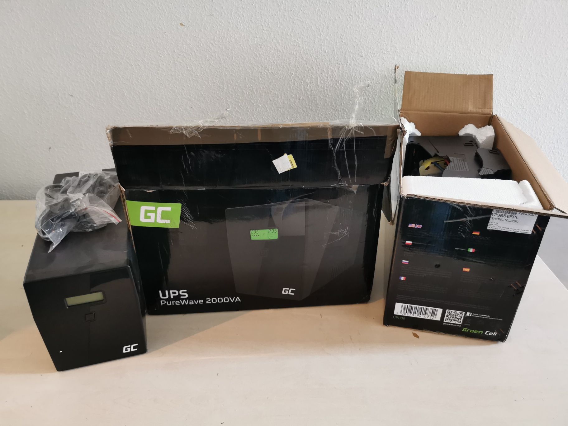 3x uszkodzone UPS Green Cell PureWave 2000VA