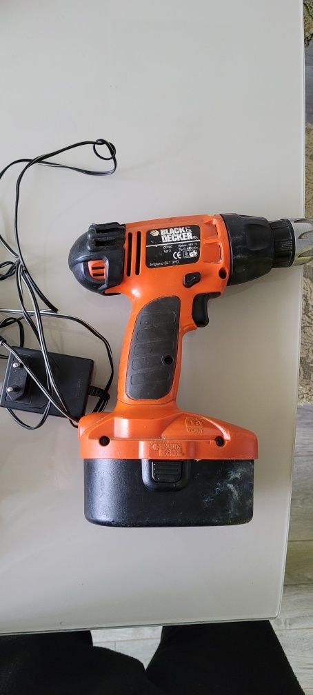 Аккумуляторная дрель-шуруповерт Black+Decker cd 18c