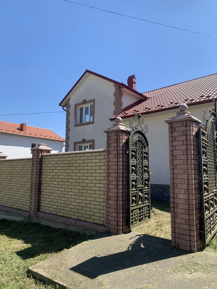Продам будинок двох поверховий м.Кіцмань