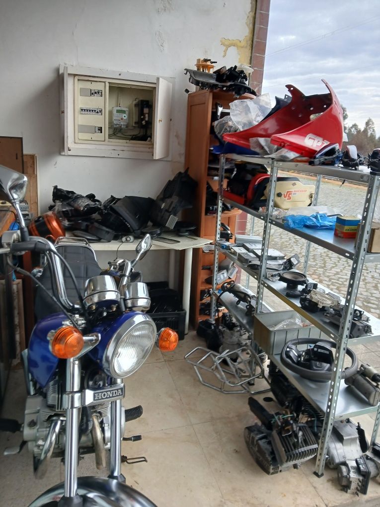 Vende-se recheio peças automóvel recentes