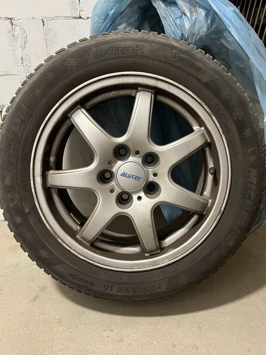 4 koła z zimowymi oponami 205/55 R16