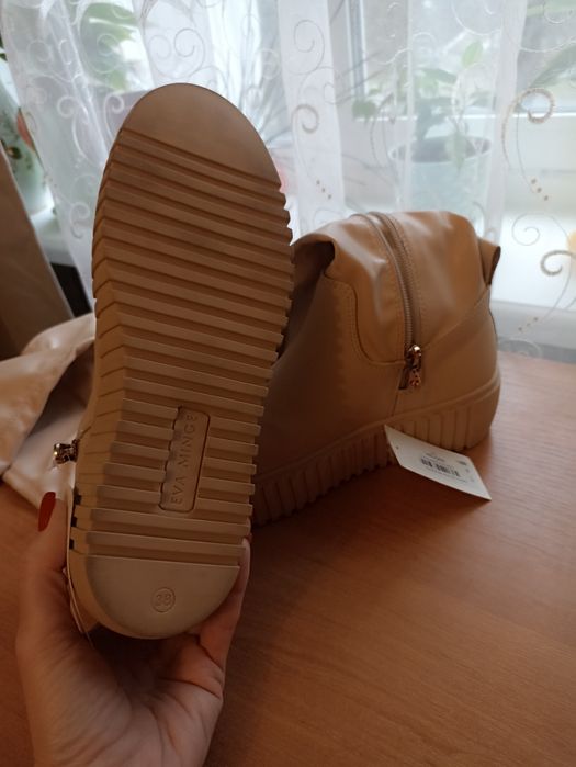 Ботфорди високі плоска підошва висока.