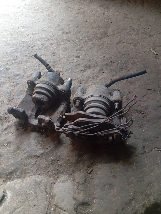 Продам передні супорта opel astra g