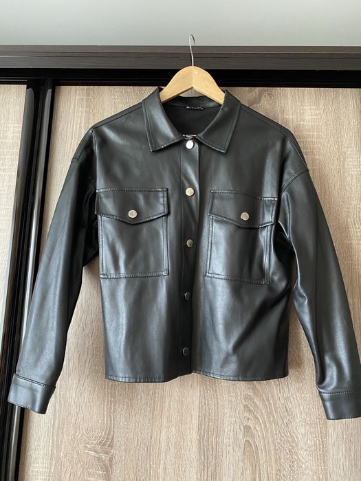 Шкіряний піджак, рубашка. Жіночий