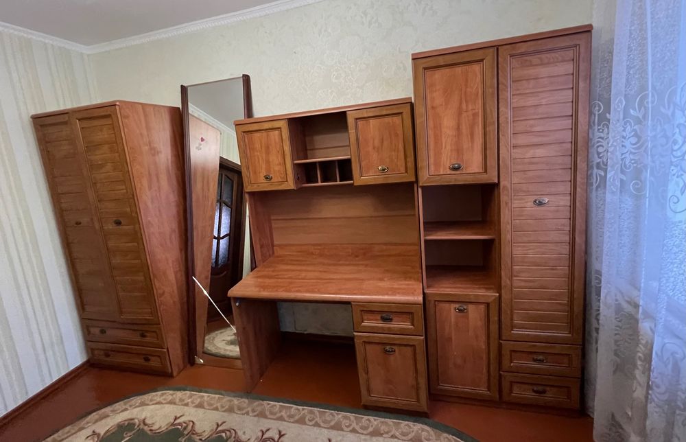 Продається шафа стінка з робочою зоною в чудовому стані
