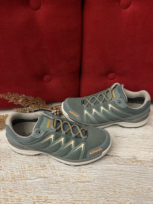 Lowa Gore-Tex,оригінал,із спорт-матеріалу,розмір 40,устілка 26,5