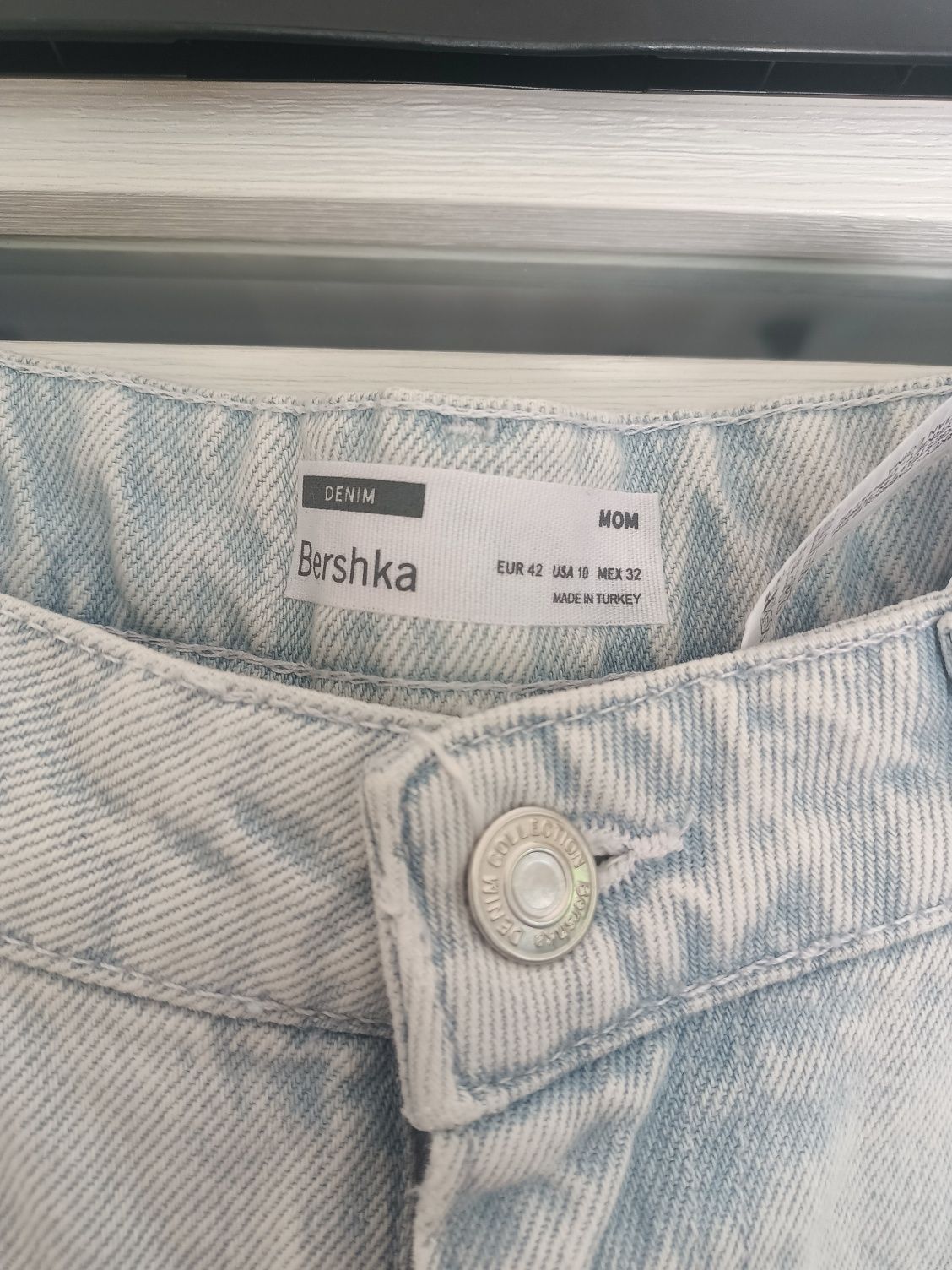 Jeansy Bershka 42