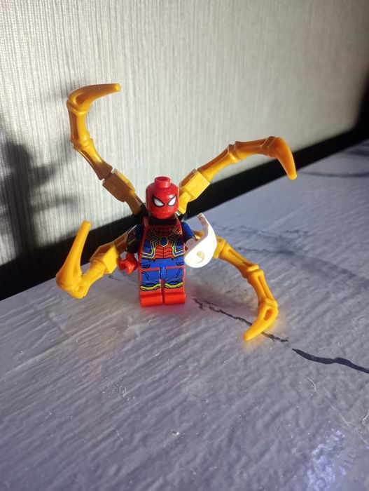 Лего марвел людина павук (з рухомими щупальцями)