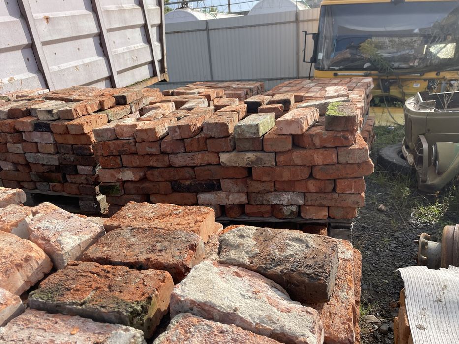 Цегла бувша у використанні вся ціла , можлива доставка