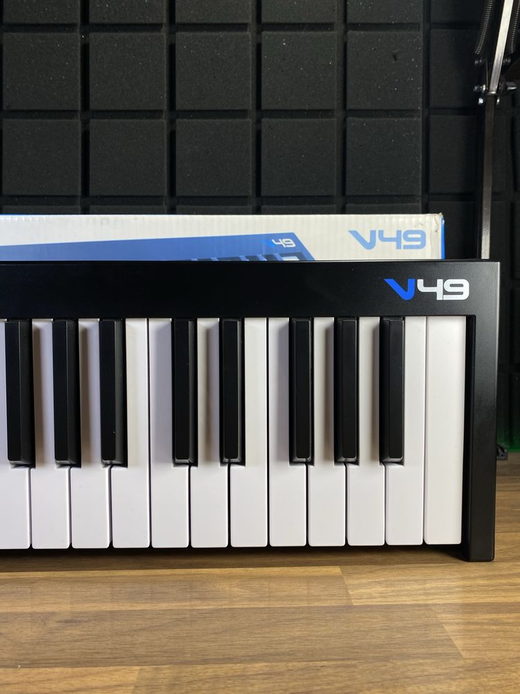 MIDI клавиатура Alesis V49