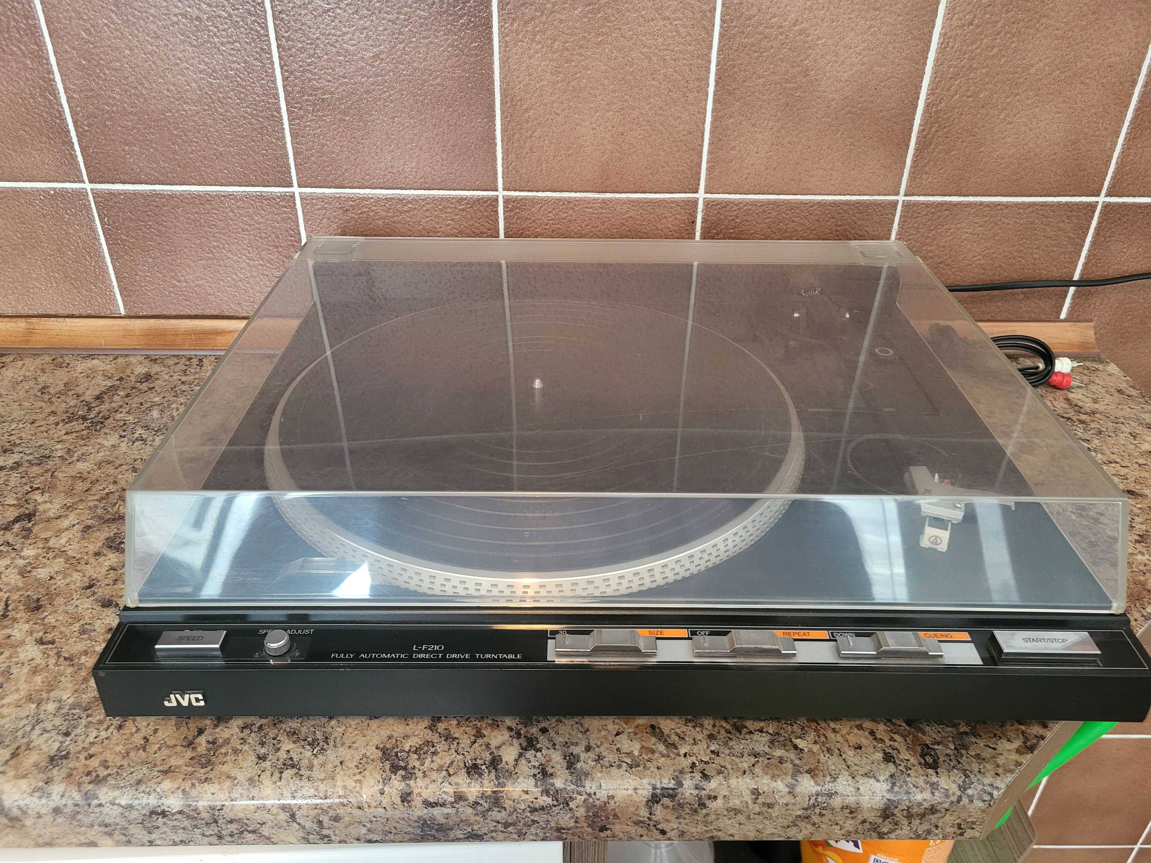 Gramofon JVC L-F210B Fully-Automatic Direct-Drive