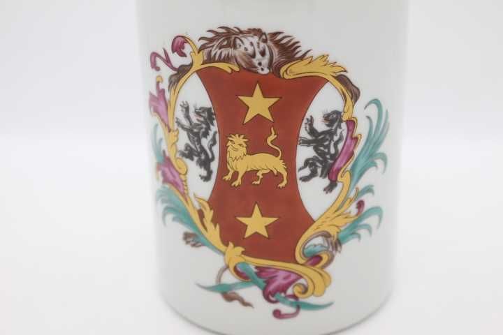 Caneca Vista Alegre Brasão de Armas Família "Dawkins" Mottahedeh