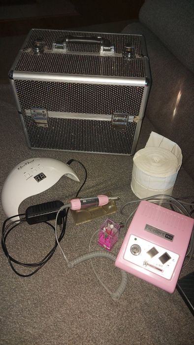 Zestaw do paznokci hybryda frezarka lampa kuferek i gratis