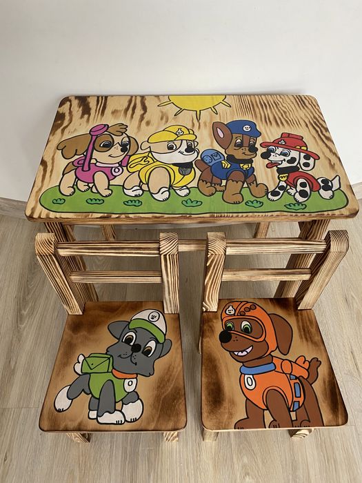 komplet mebelków stolik dwa krzesełka dla dzieci PSI PATROL sosnowe