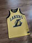 Продам футболку Lakers