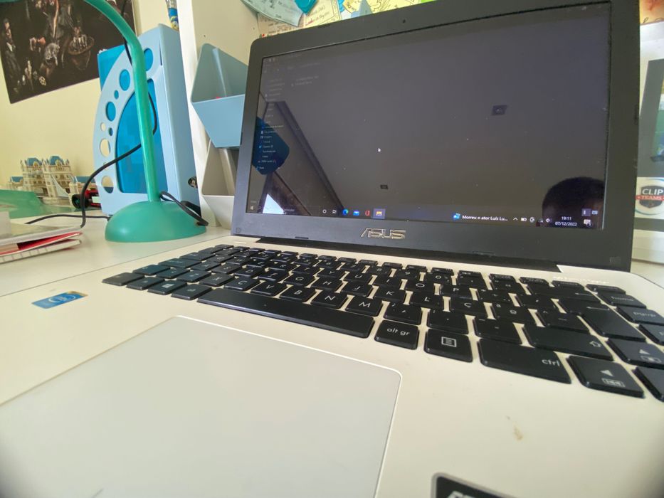 Portátil Asus F453M