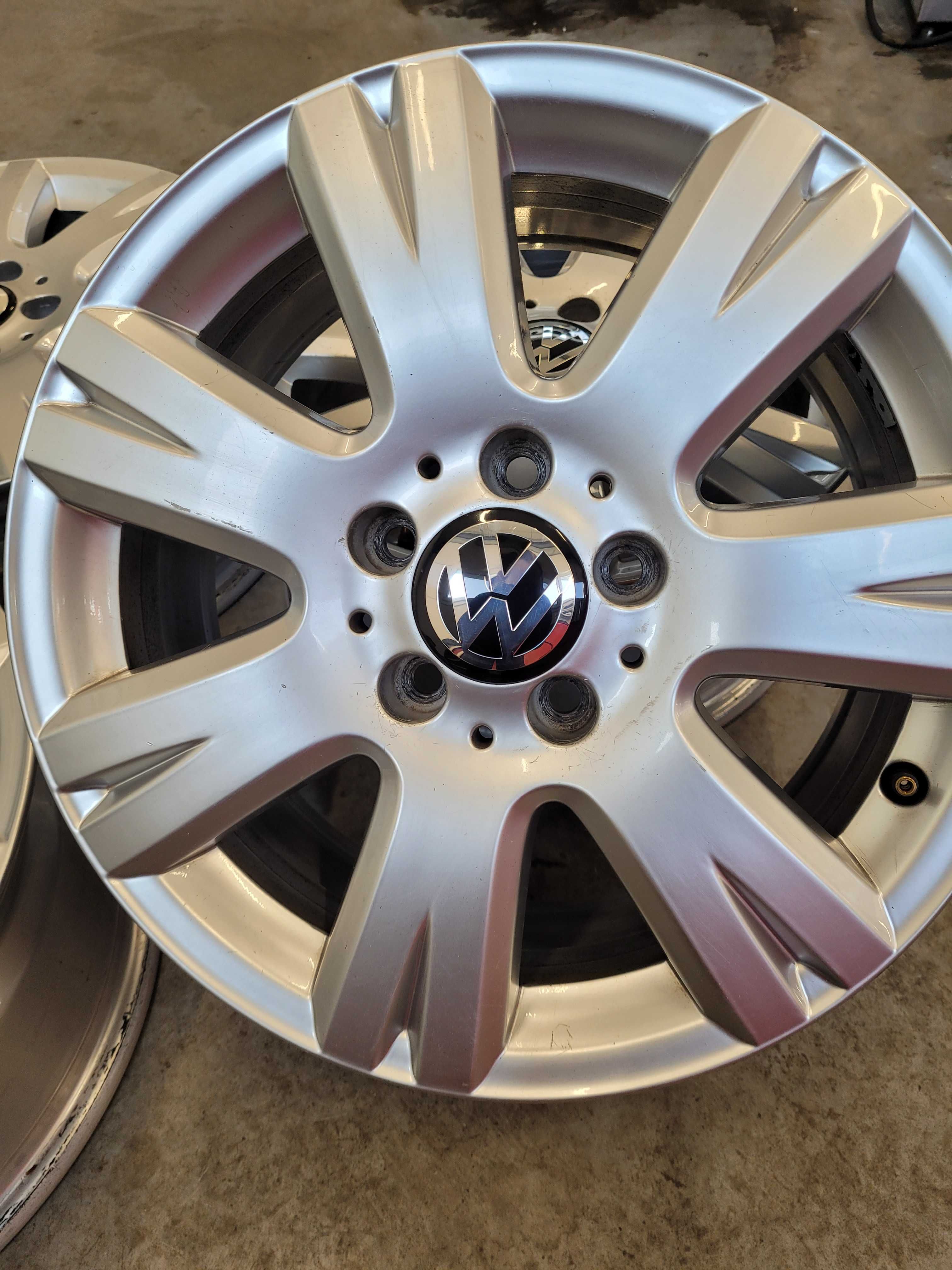 Komplet felg Volkswagen R 16 rozstaw 5x112 Et 43 J 7