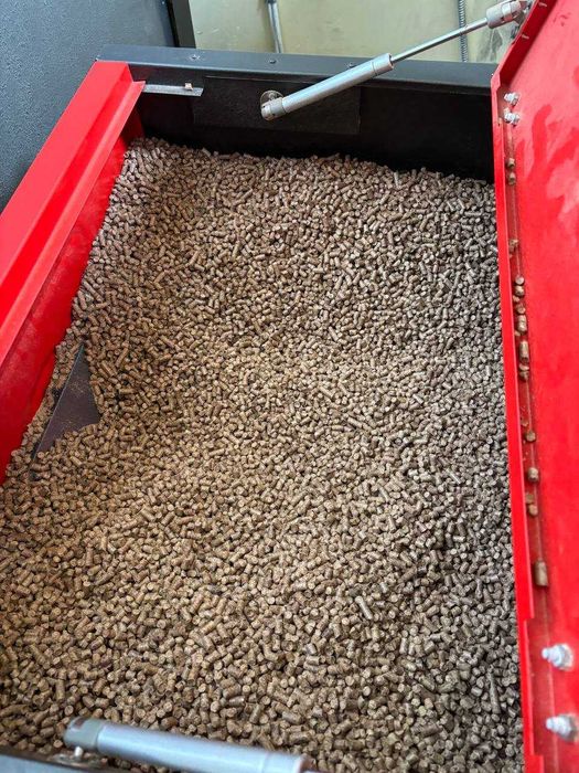 Ротаційна піч з пелетним пальником та бункером подачі палива