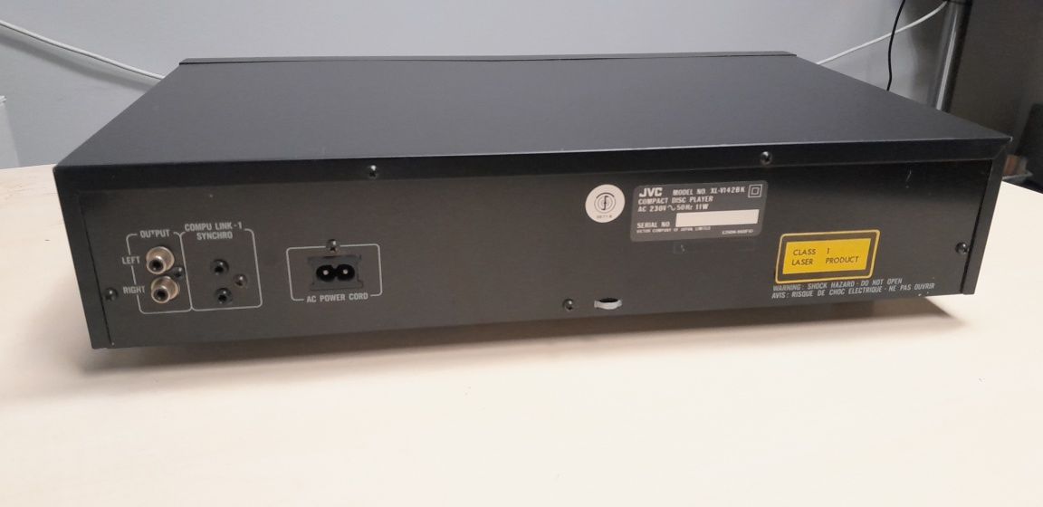 Odtwarzacz CD JVC XL-V142