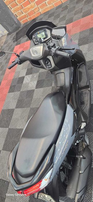 NMAX 2023 – Scooter Moderna com Baixa Quilometragem!