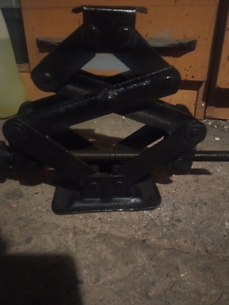 Lewarek hydrauliczny 2T 8T 12T podnośnik - opis.