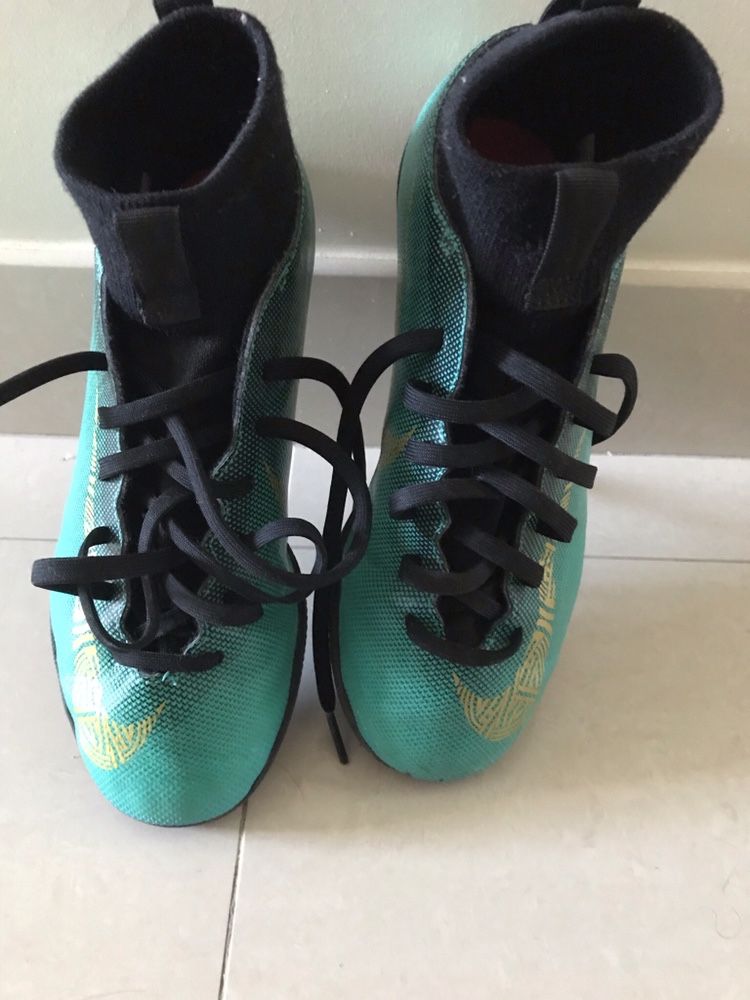 Tenis Nike Mercurial verdes em bota