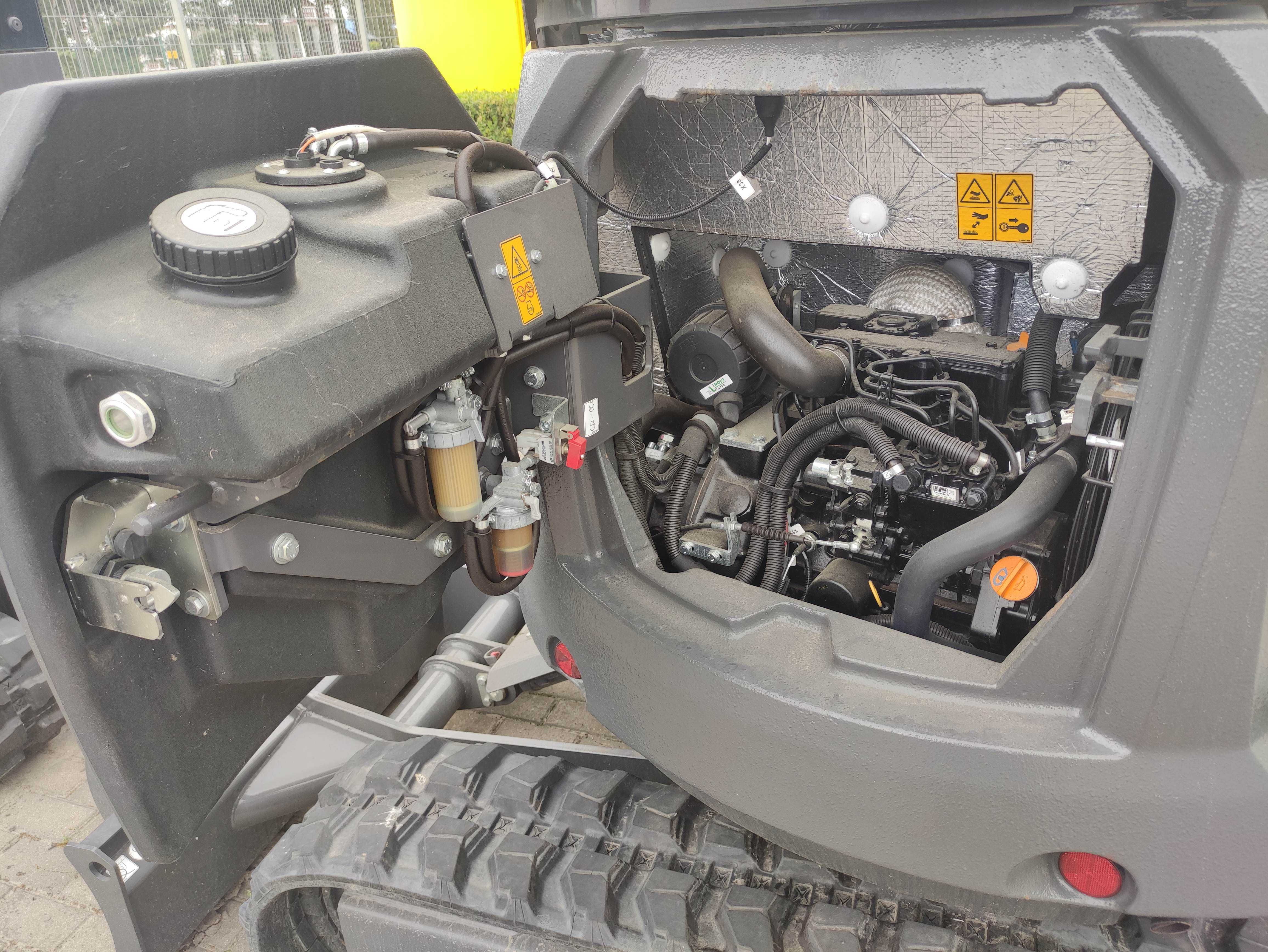 Minikoparka New Holland E25D