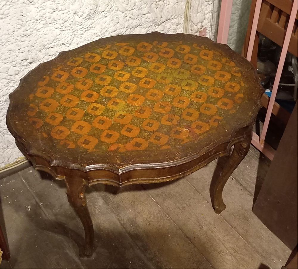 Mesa de apoio romantica em madeira