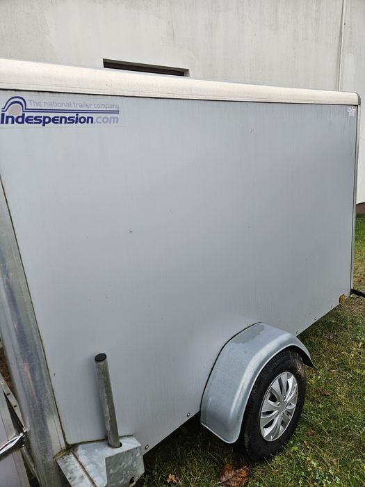 Przyczepa towarowa/furgon zamykana